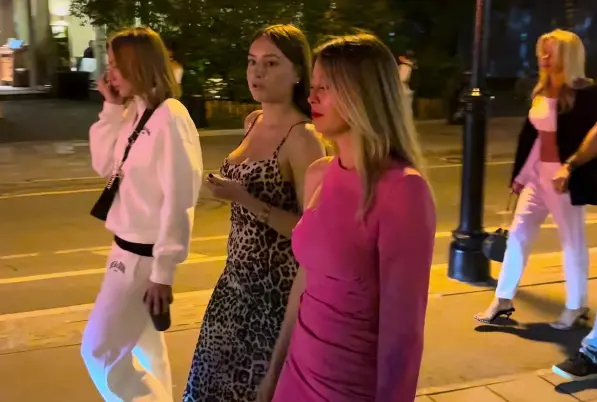 上海夜游终极指南：深夜骑行外滩苗江路刷街，同城组局群全揭秘🚴